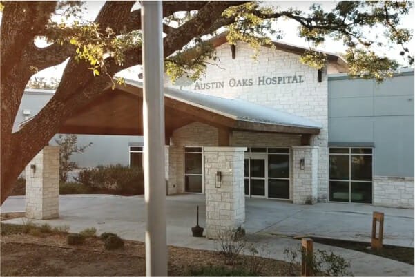 front entrance of austin oaks hospital for rehab