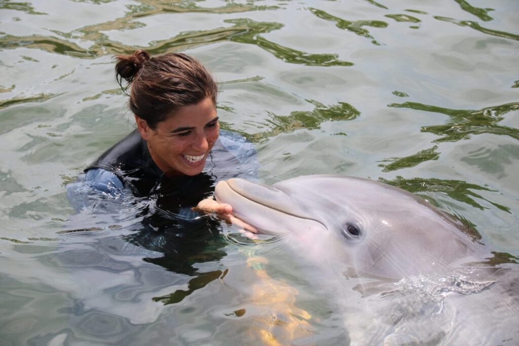 dolphin-assisted-therapy-kinder-in-the-keys